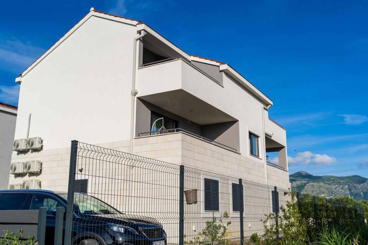 Olive Family House Apartment Mlini Exterior photo