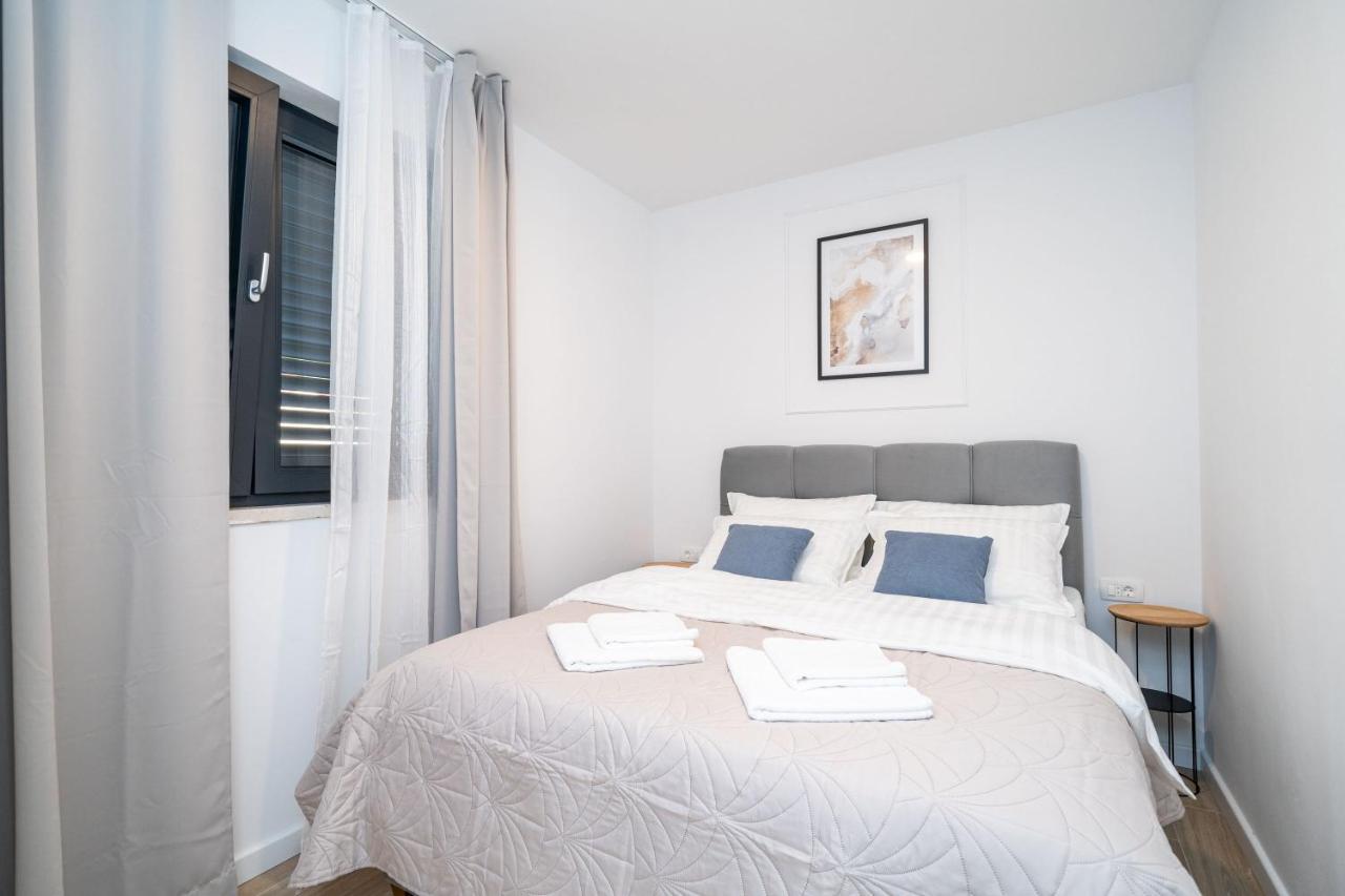 Olive Family House Apartment Mlini Exterior photo