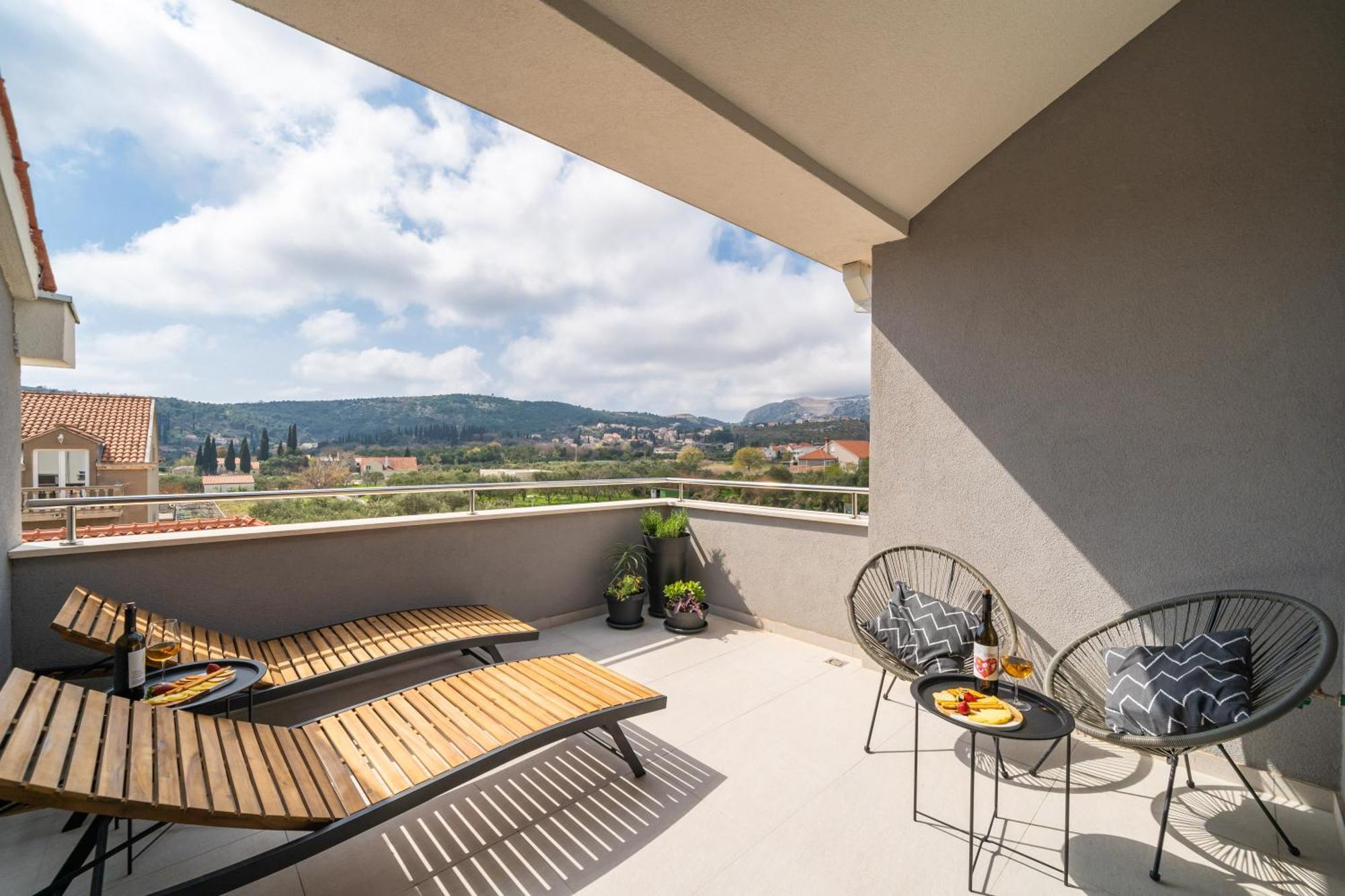 Olive Family House Apartment Mlini Exterior photo