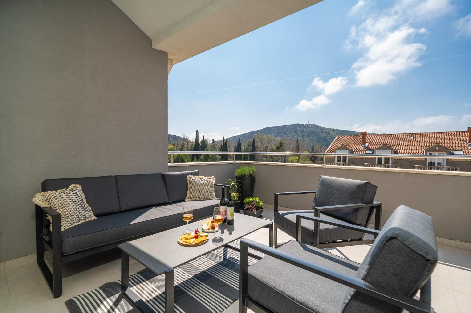 Olive Family House Apartment Mlini Exterior photo